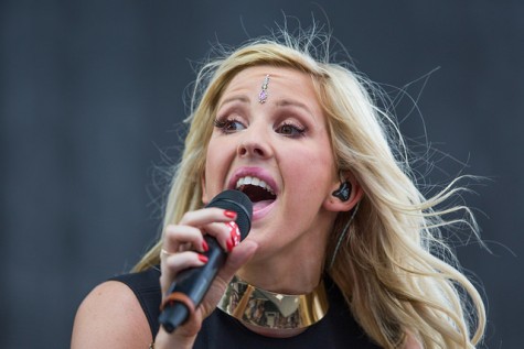 Ellie Goulding wearing a "bindi" in Coachella 2014