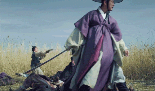 The multiple layers and colors that make up the hanbok create the charismatic look, added with the use of long swords and various traditional hats called “gat”. 