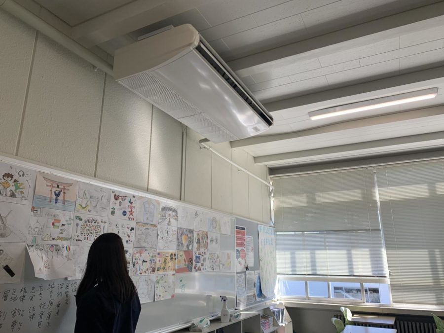 Air conditioner and LED lights in classroom. (Image by Vanessa D.) 