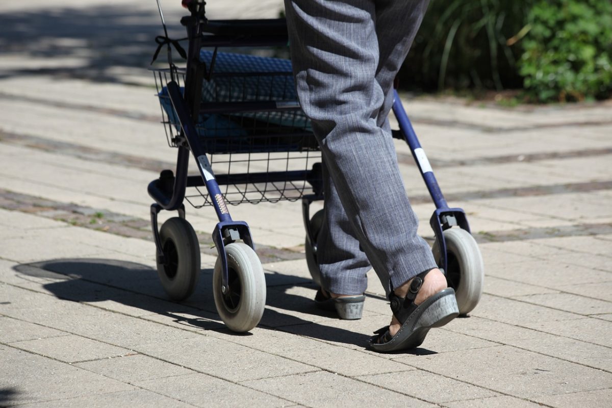 While Japan’s working-age population and thus national income shrinks, the number of elderly who receive pension payments is increasing at a faster rate than ever, increasingly pressuring the nation’s labor market and social security system. Photo: Pixabay